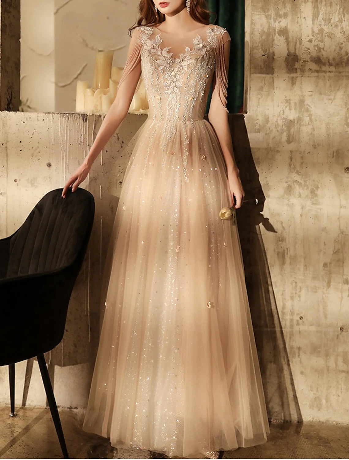 Vestido elegante de fiesta para invitados de boda, corte A, brillante, con escote ilusión, manga corta, largo hasta el suelo, de tul con apliques de borlas de lentejuelas.